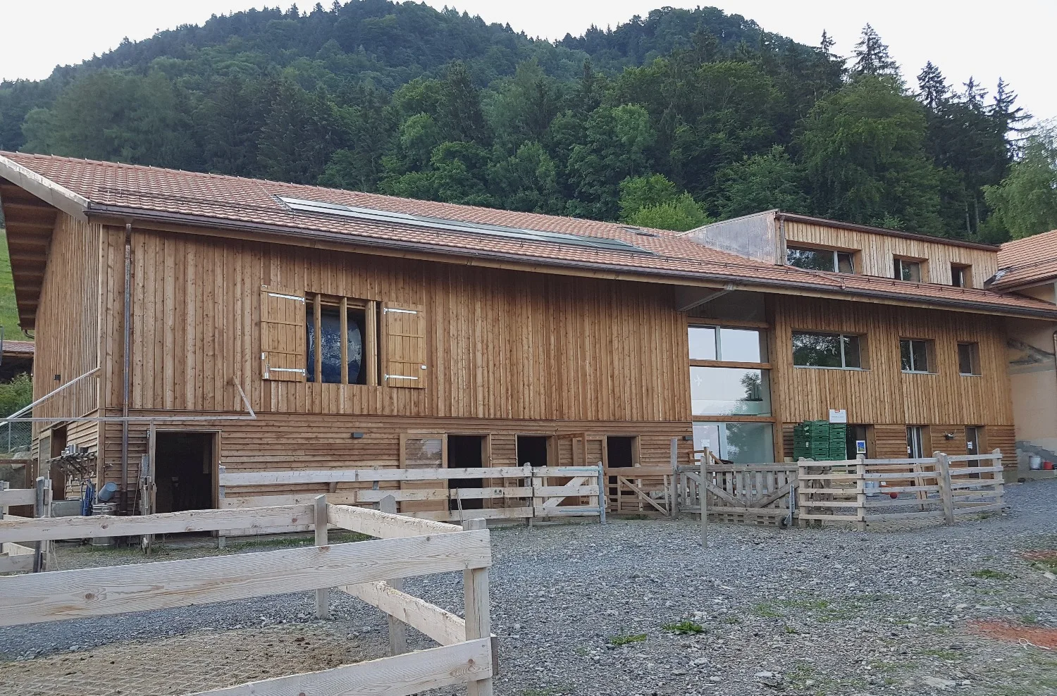 Rénovation d'une ferme thérapeutique à Chamby — vue 1