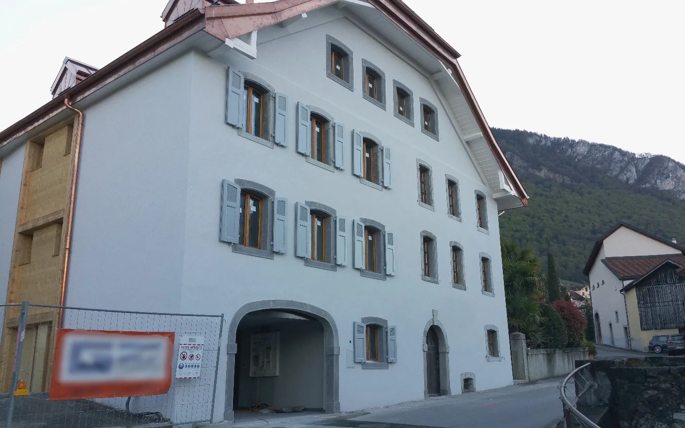 Transformation d'une grange en appartement à Yvorne — vue 1