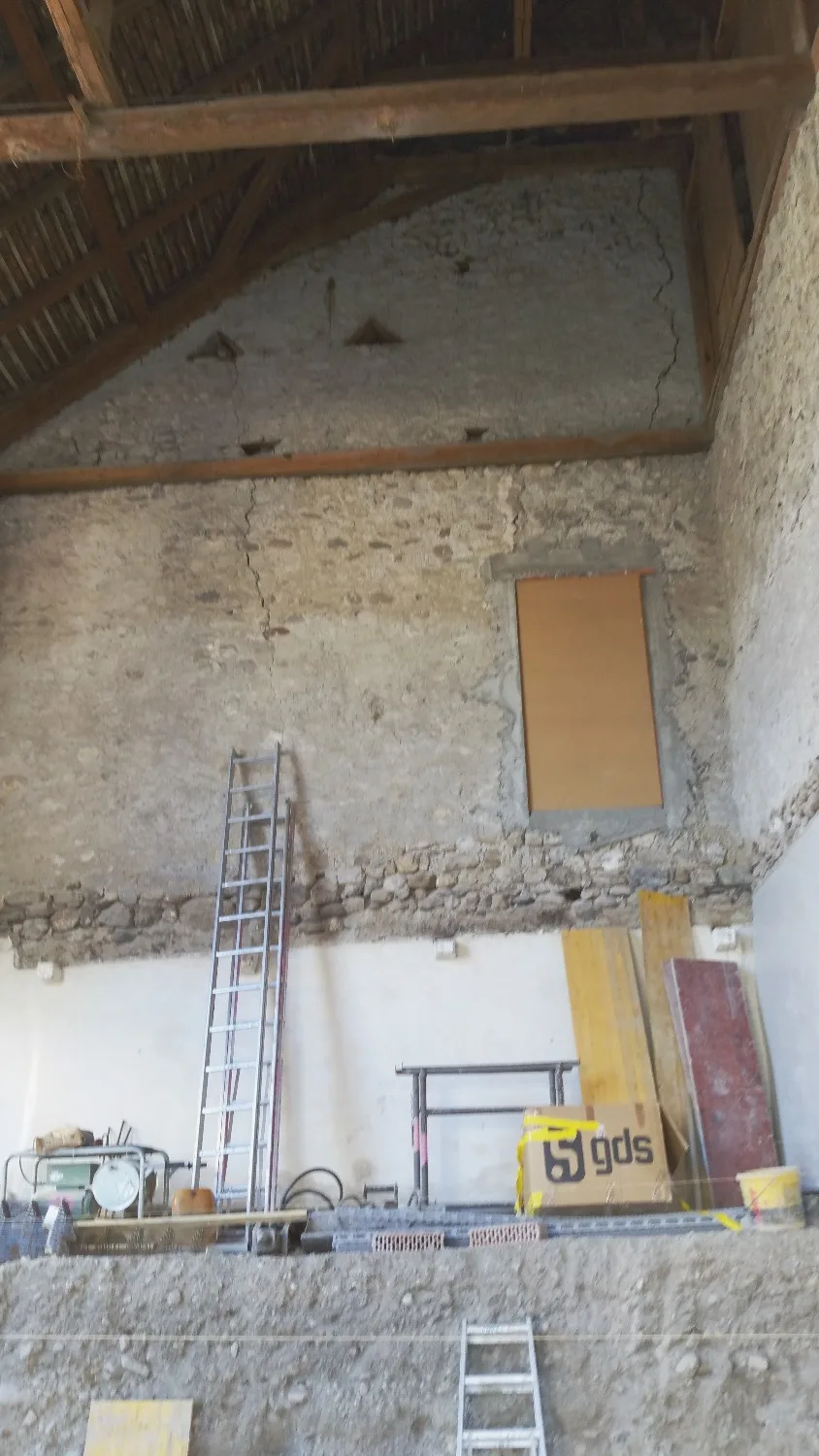 Transformation d'une grange en appartement à Yvorne — vue 2