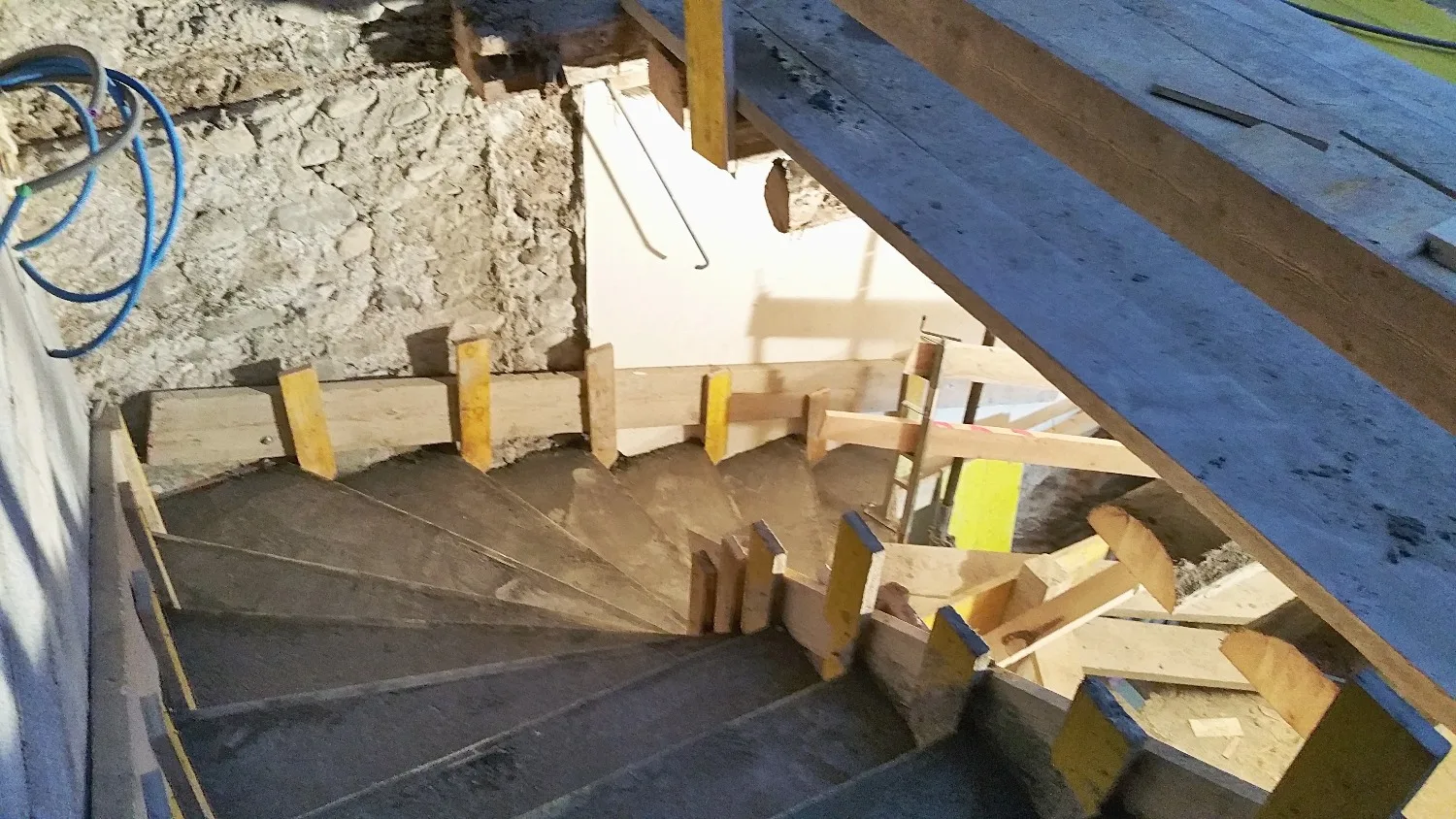 Transformation d'une grange en appartement à Yvorne — vue 4