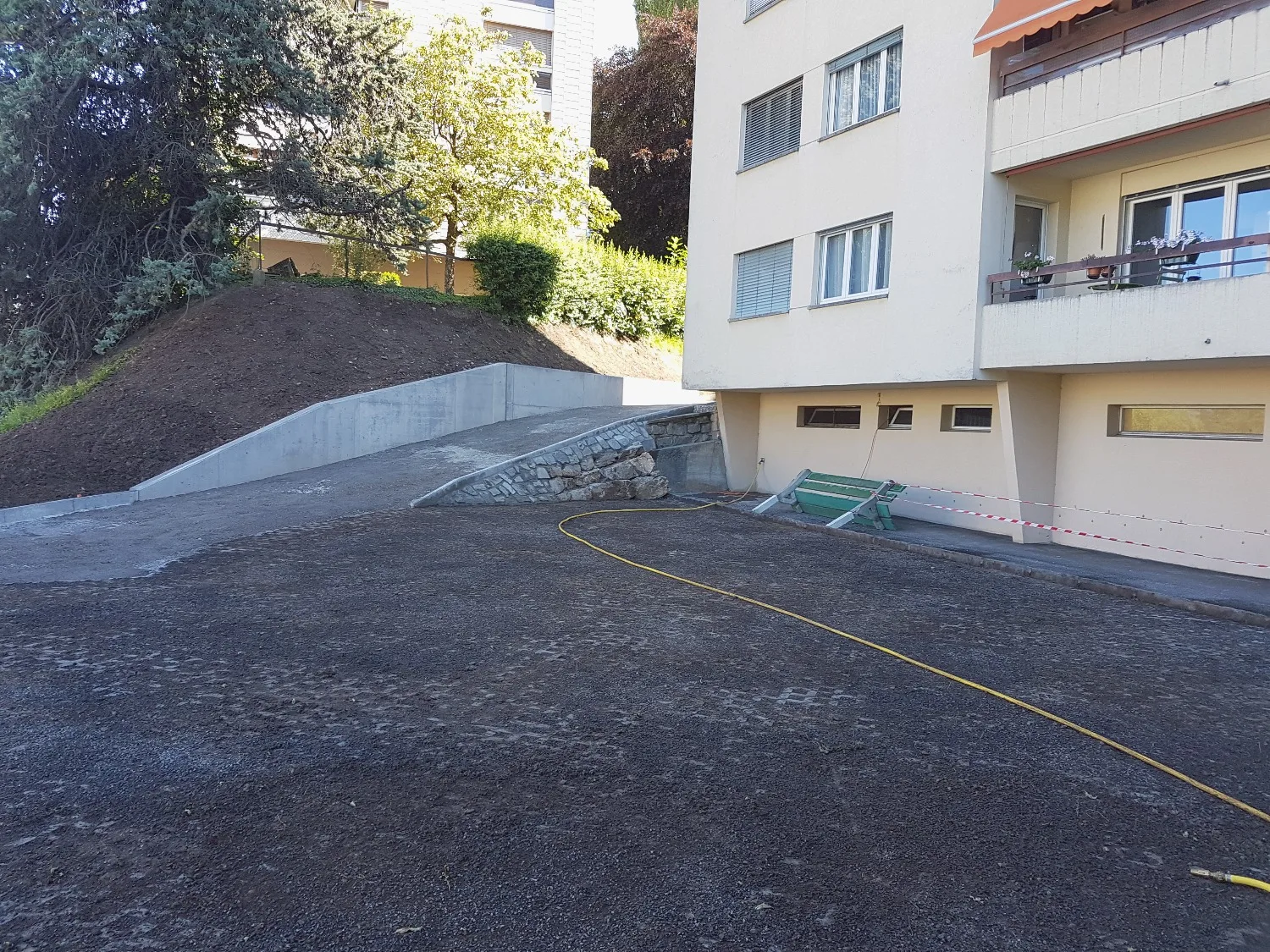 Création de places de parc et d'un mur de soutènement — vue 2