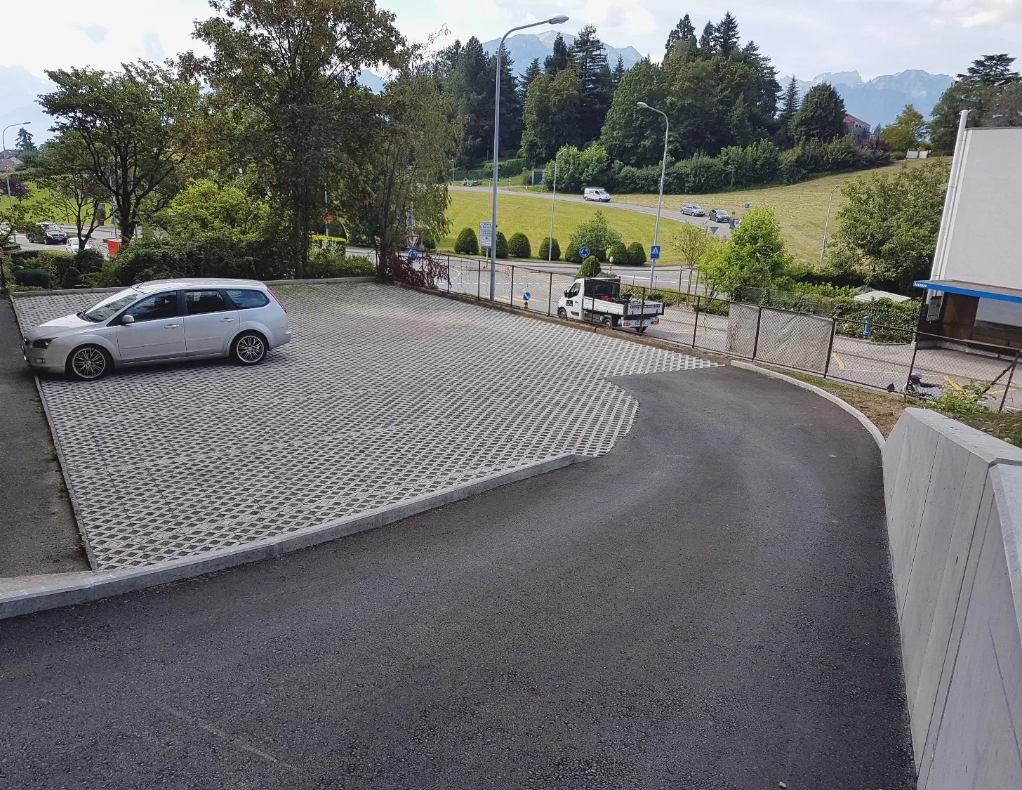 Création de places de parc et d'un mur de soutènement — vue 3