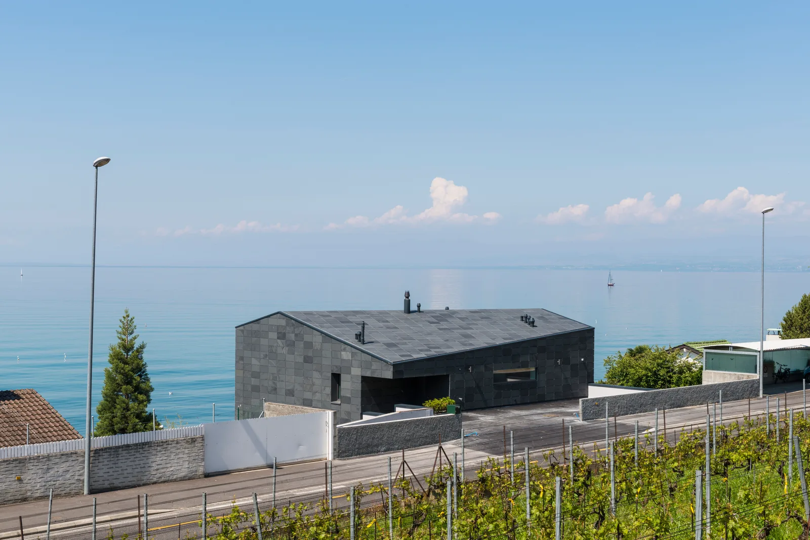 Villa individuelle noire avec vue sur le Léman à Cully